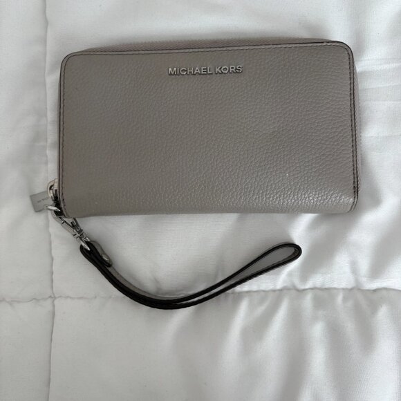 Jet Set Travel Lg. Flat Zip Pearl Grey Phone Wristlet Wallet - Picture 4 of 10